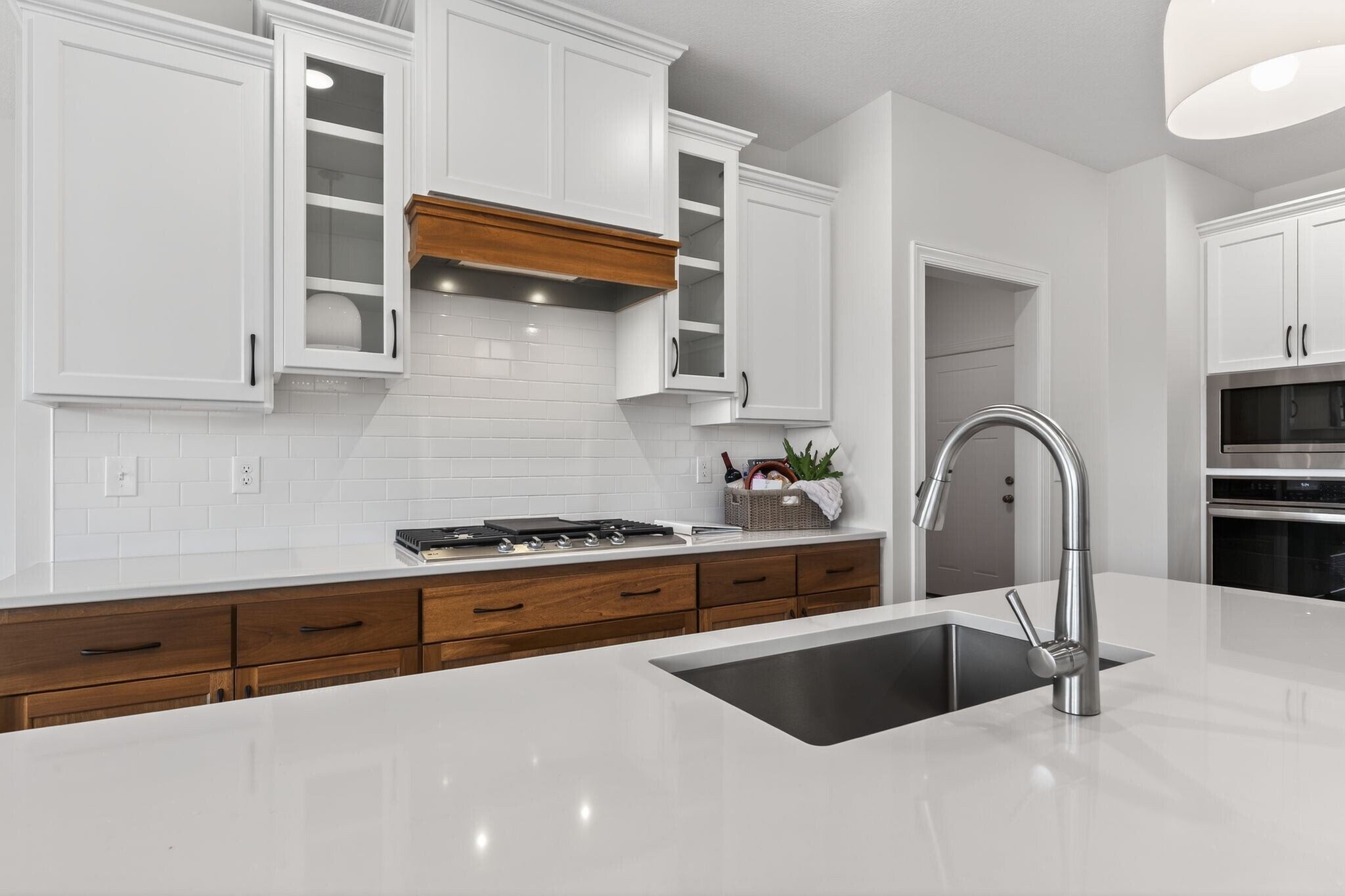 15_17940_Urbank_St_NE_Ham_Lake_MN_55304_USA-Kitchen-17904_Urbank_St_NE_Ham_Lake_MN_55304_USA_502