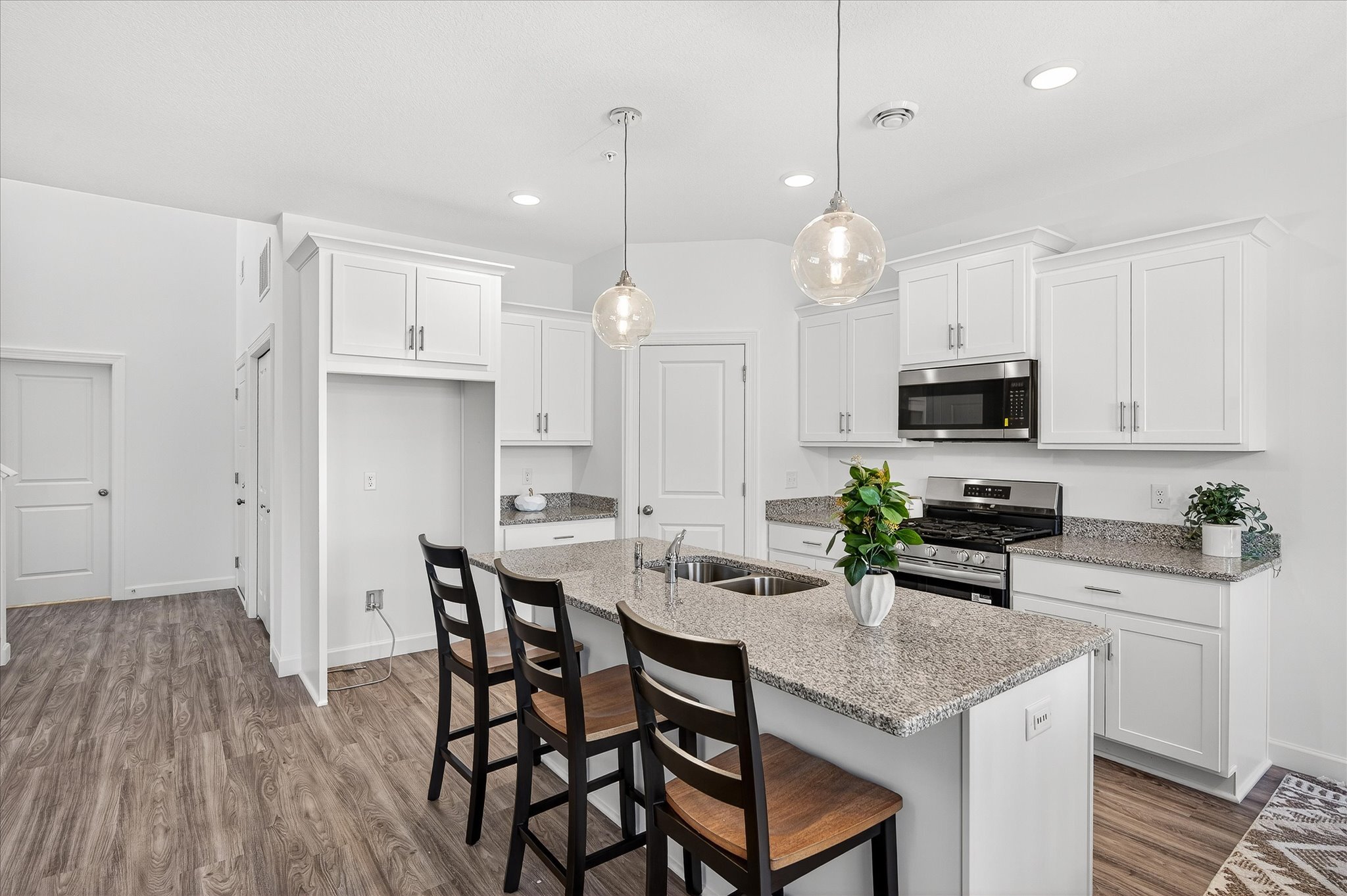 06-2100 Cleveland Ln S-6