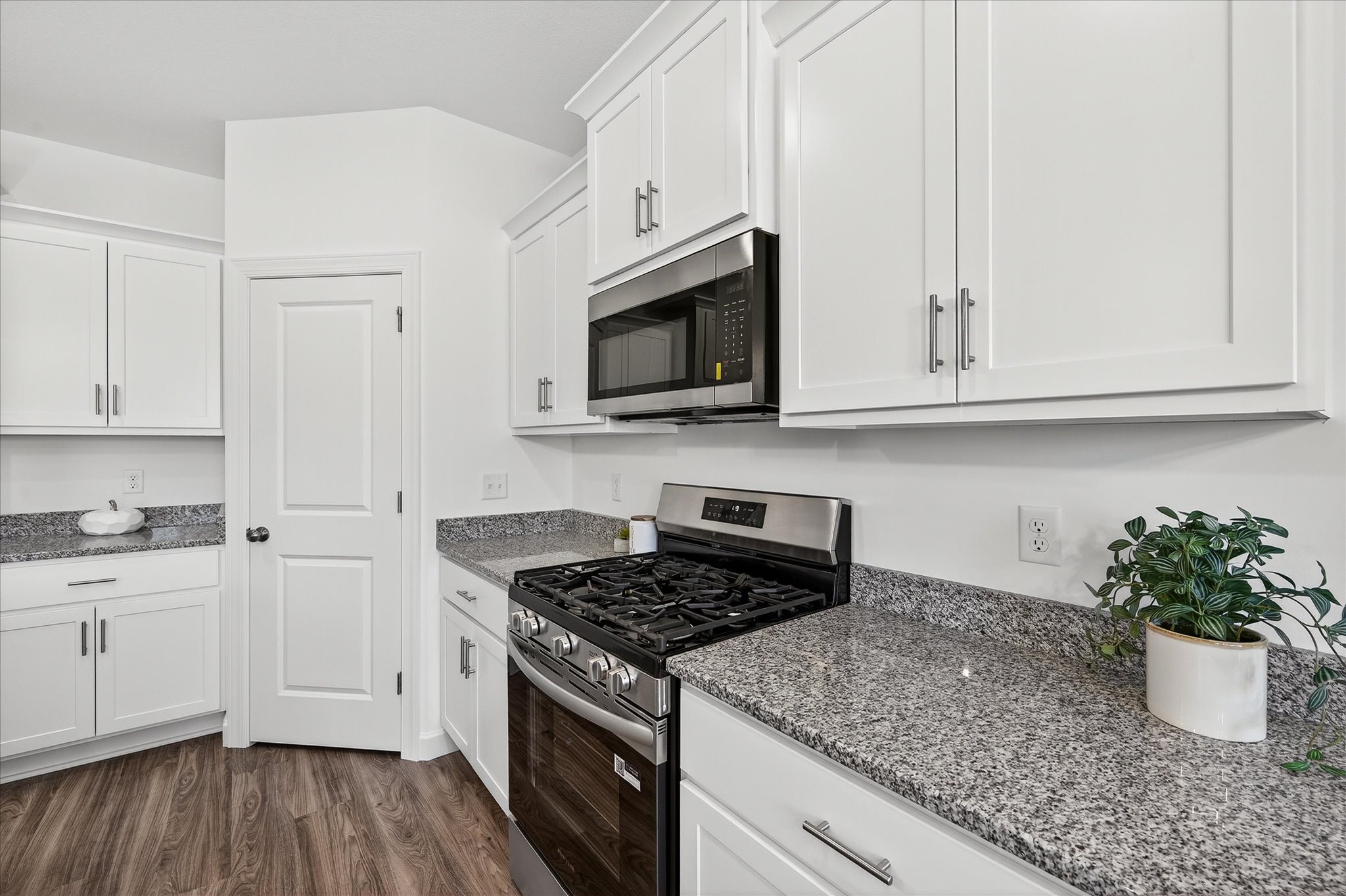 10-2100 Cleveland Ln S-10