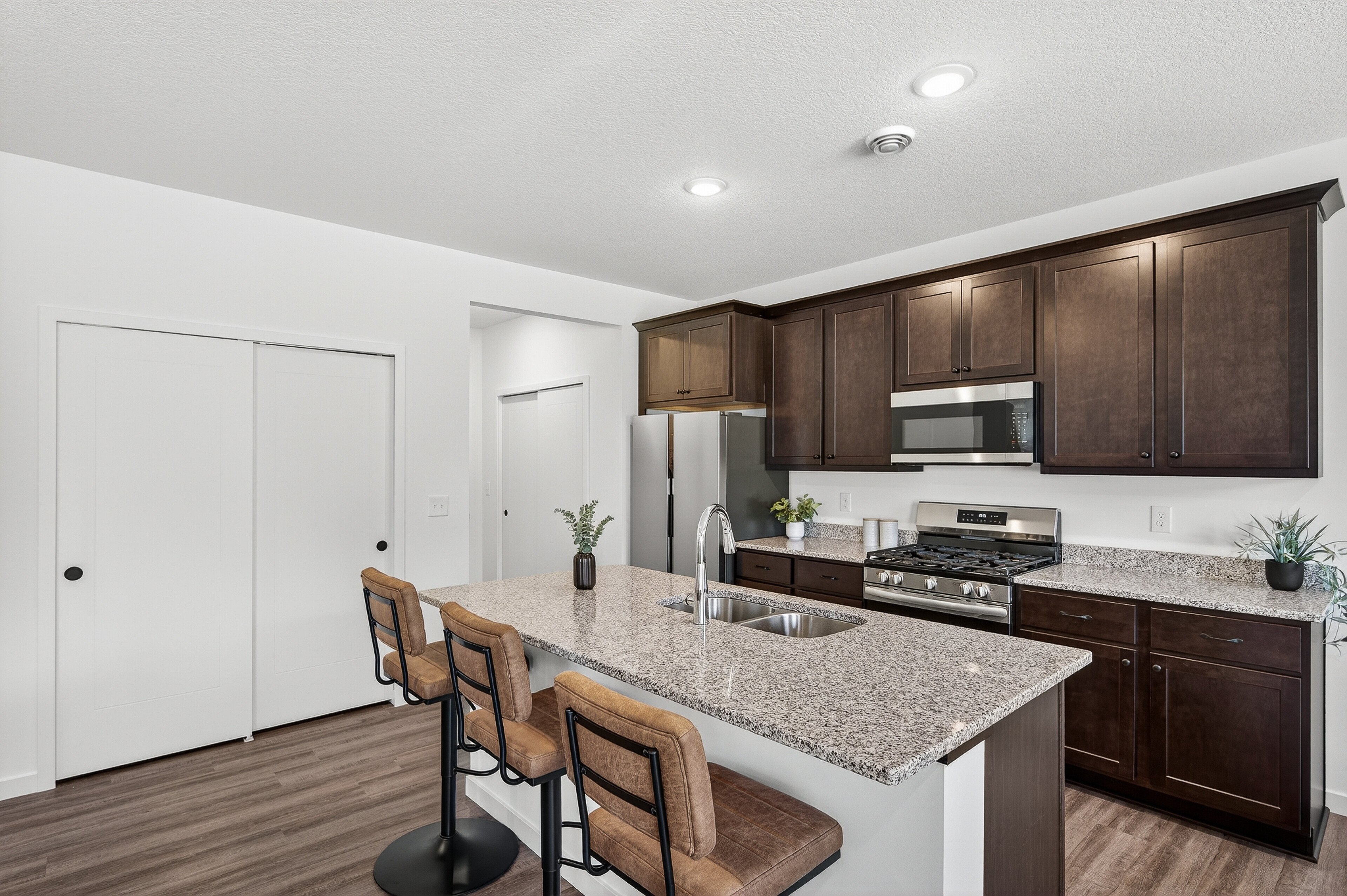 16-24578 140th St NW-16