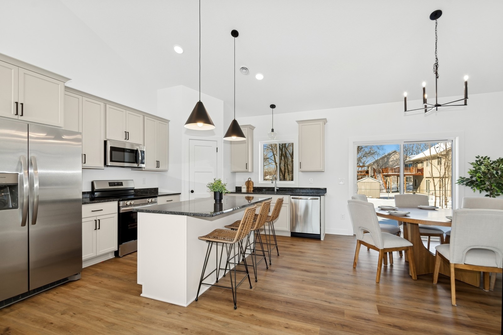 34_11680PierceCt_2001_Large
