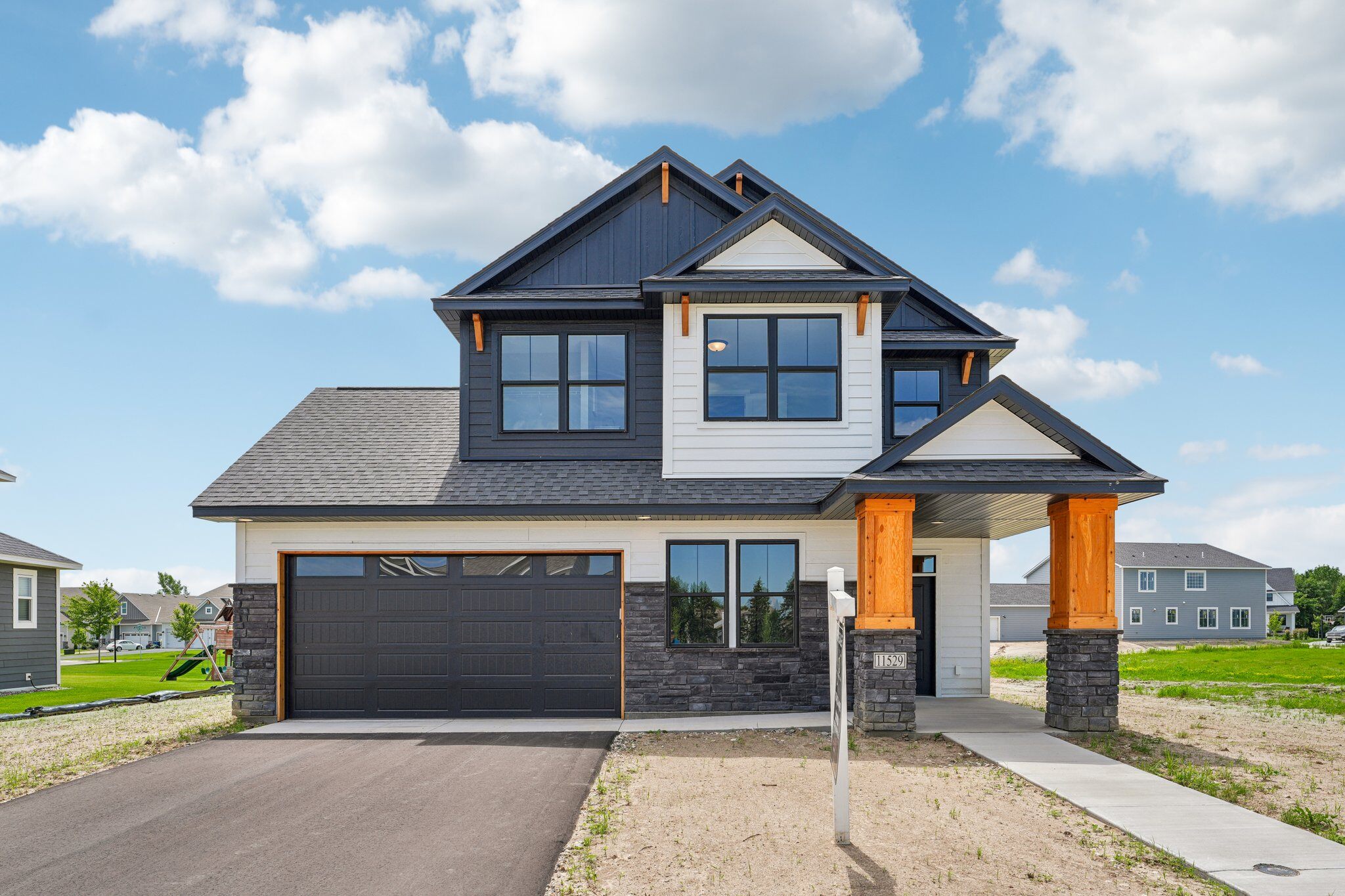Lakewood Dr NE-003