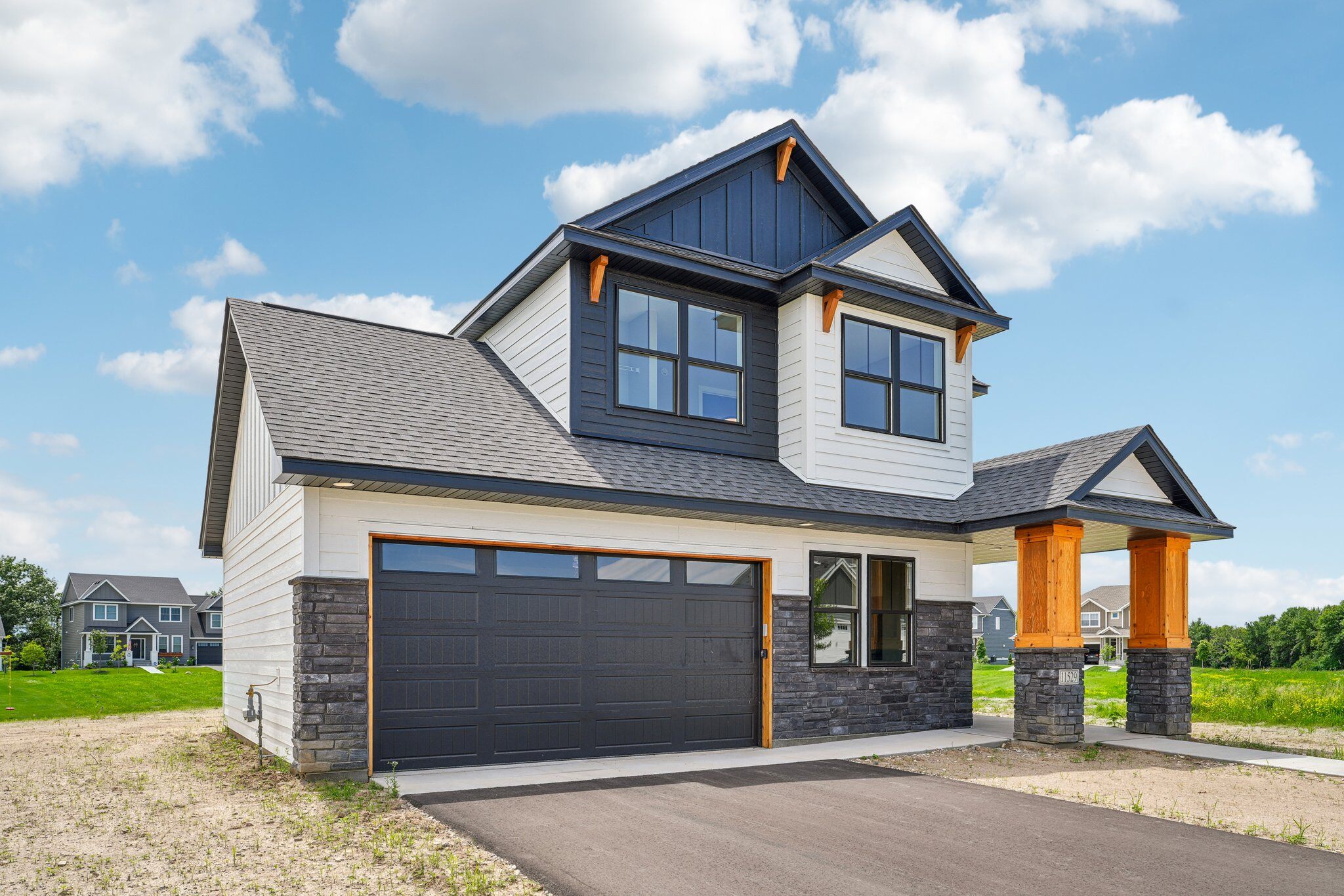 Lakewood Dr NE-004
