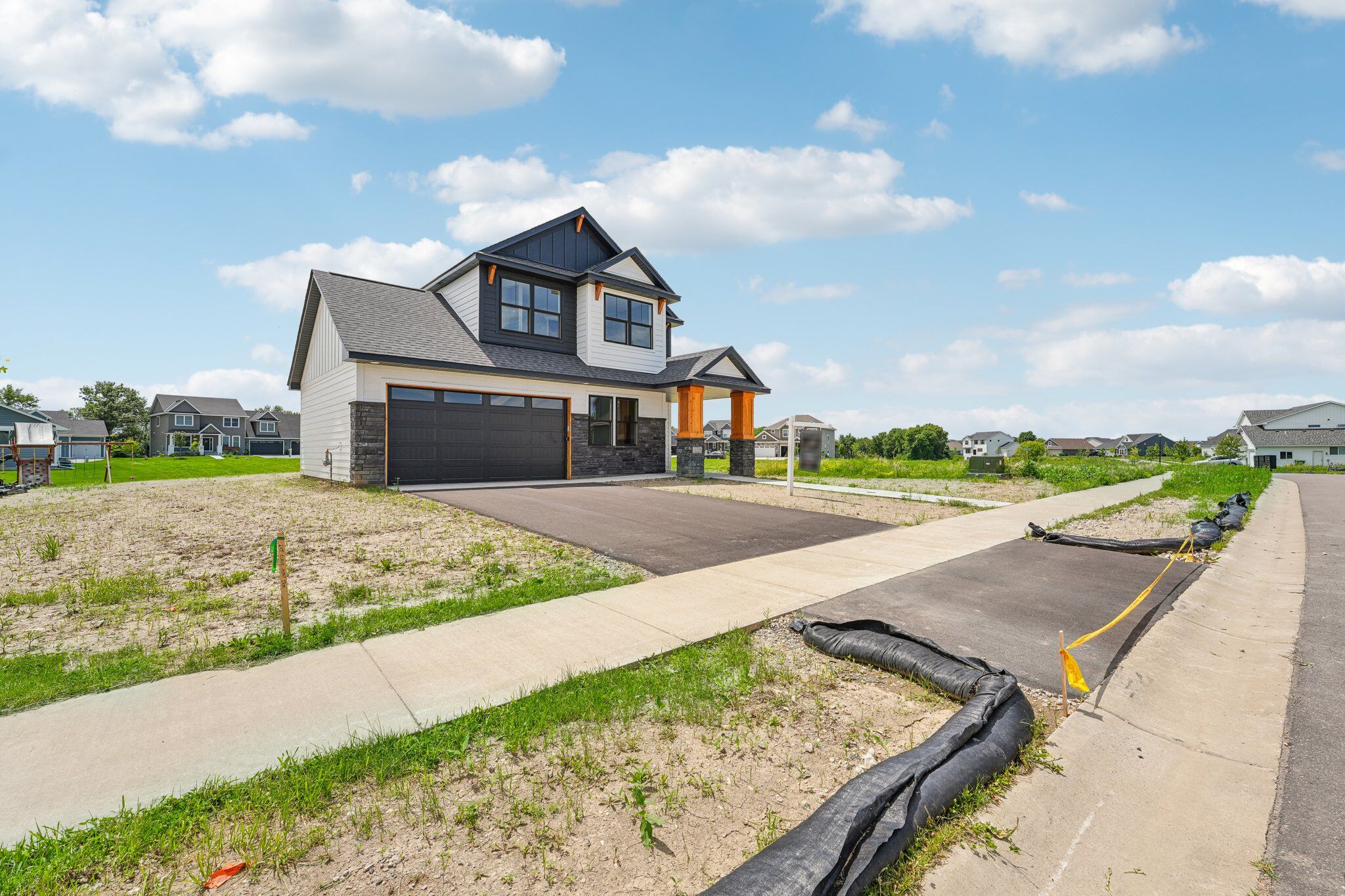 Lakewood Dr NE-005