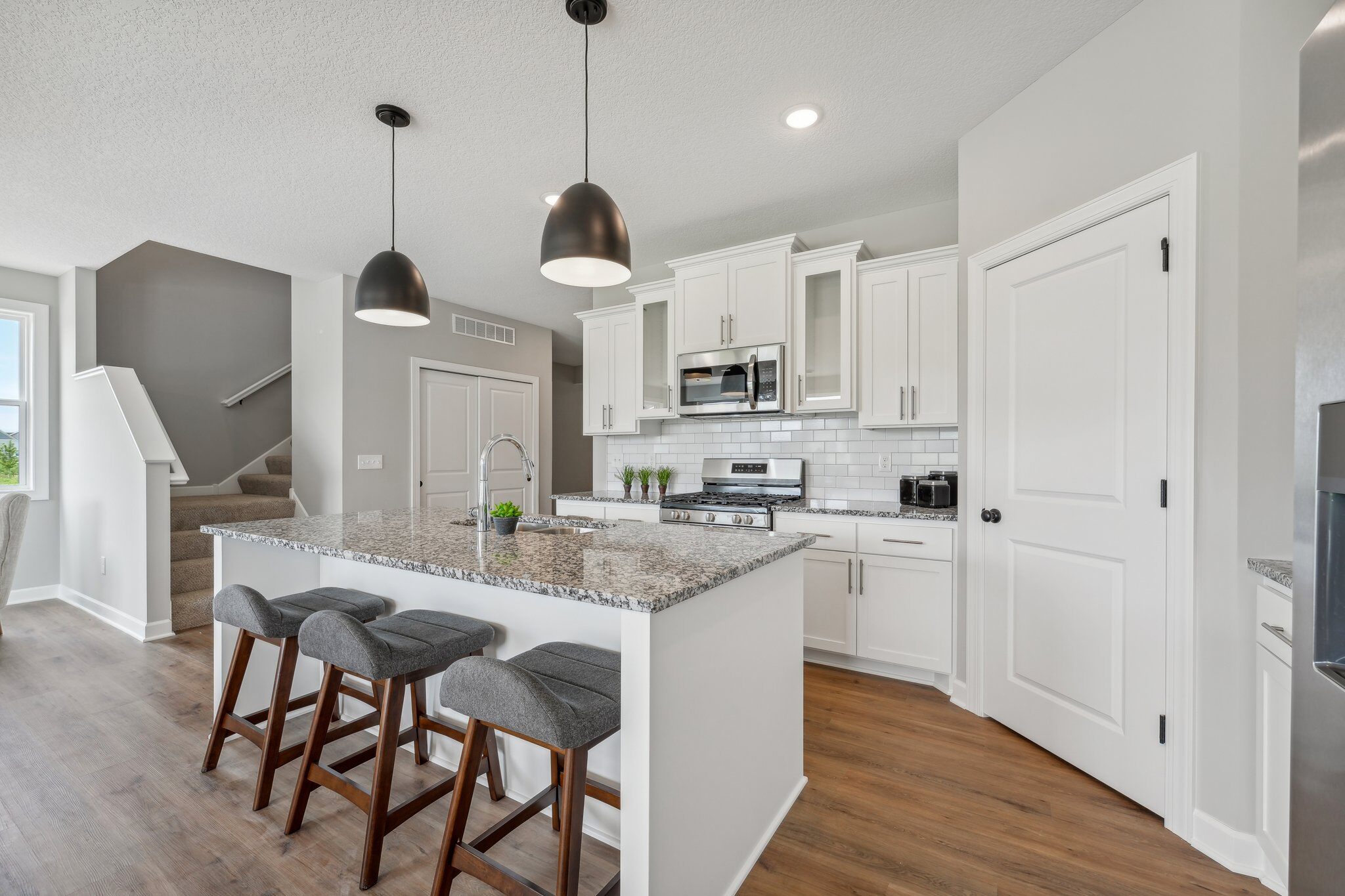 Lakewood Dr NE-015