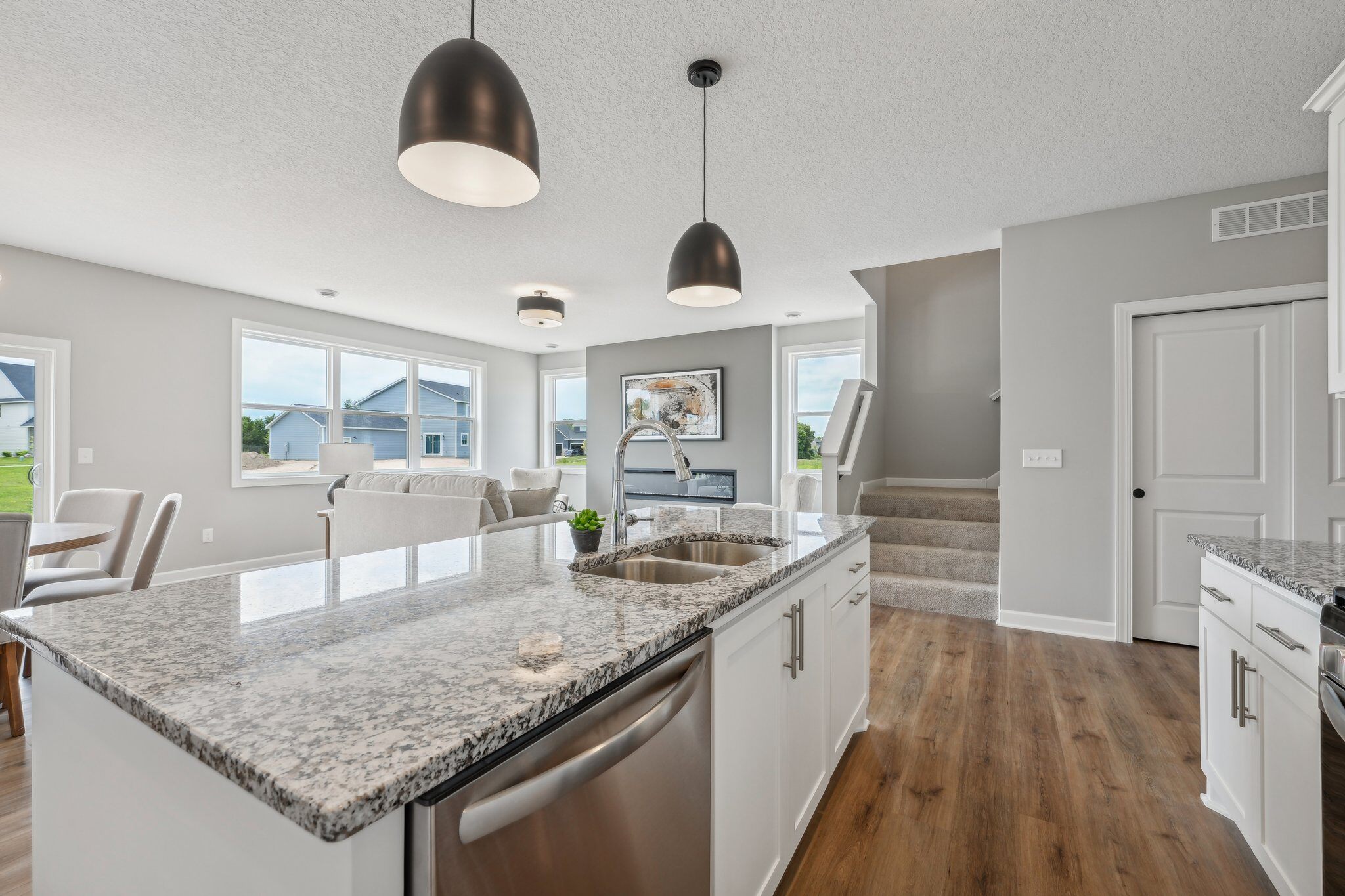 Lakewood Dr NE-016