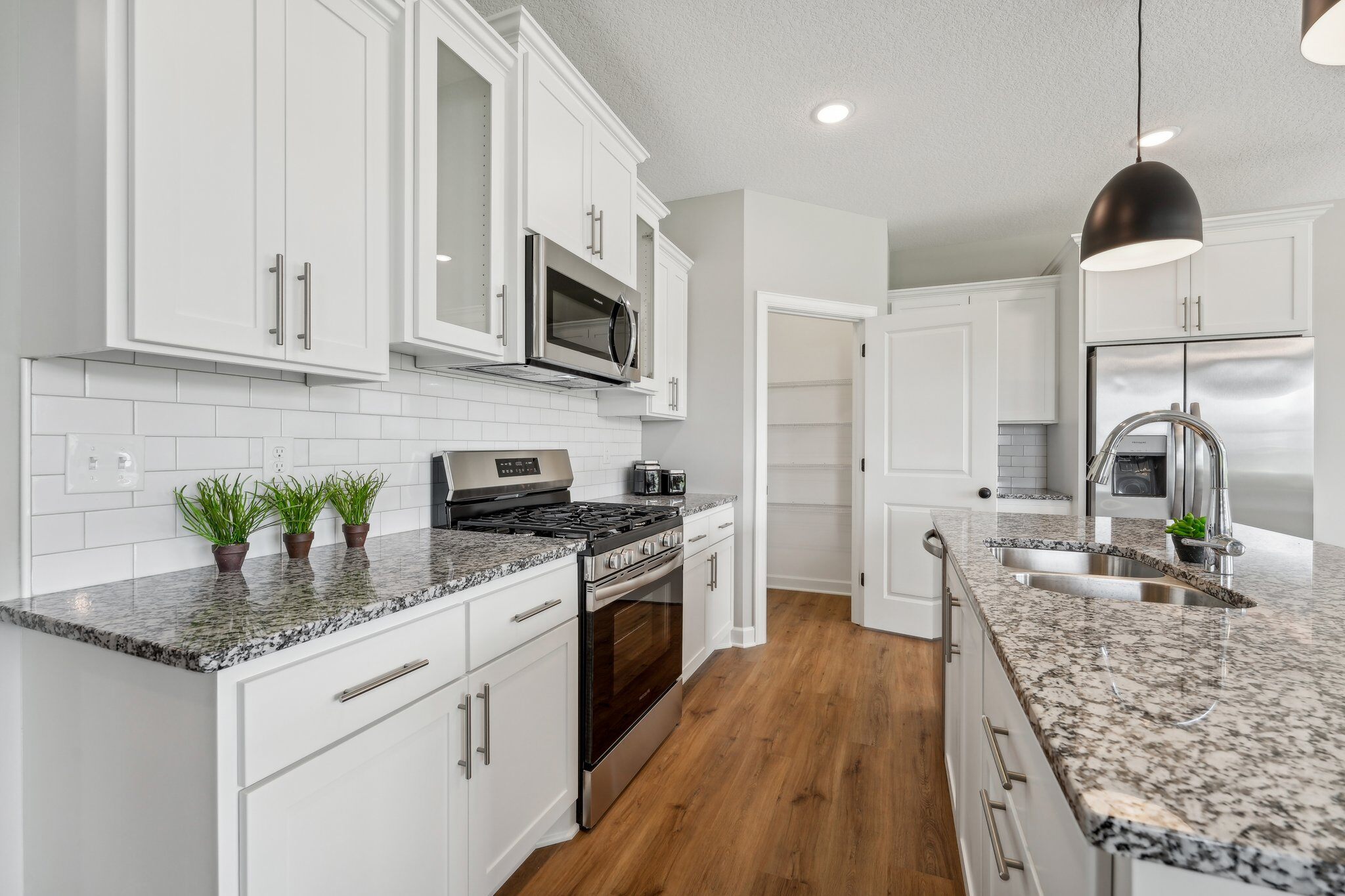 Lakewood Dr NE-017