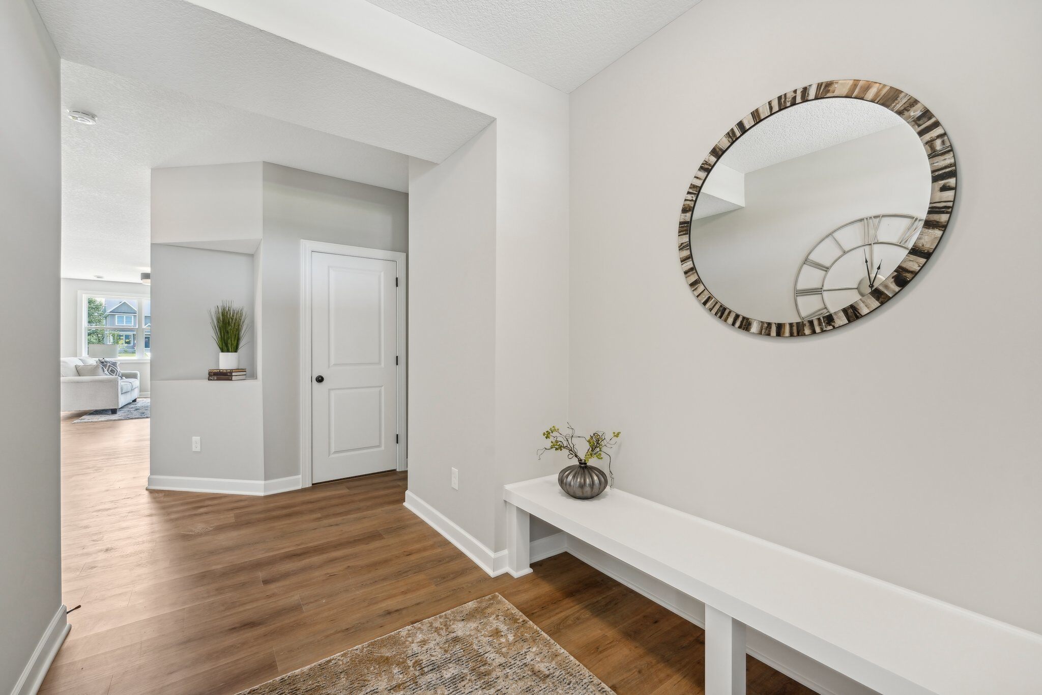 Lakewood Dr NE-019