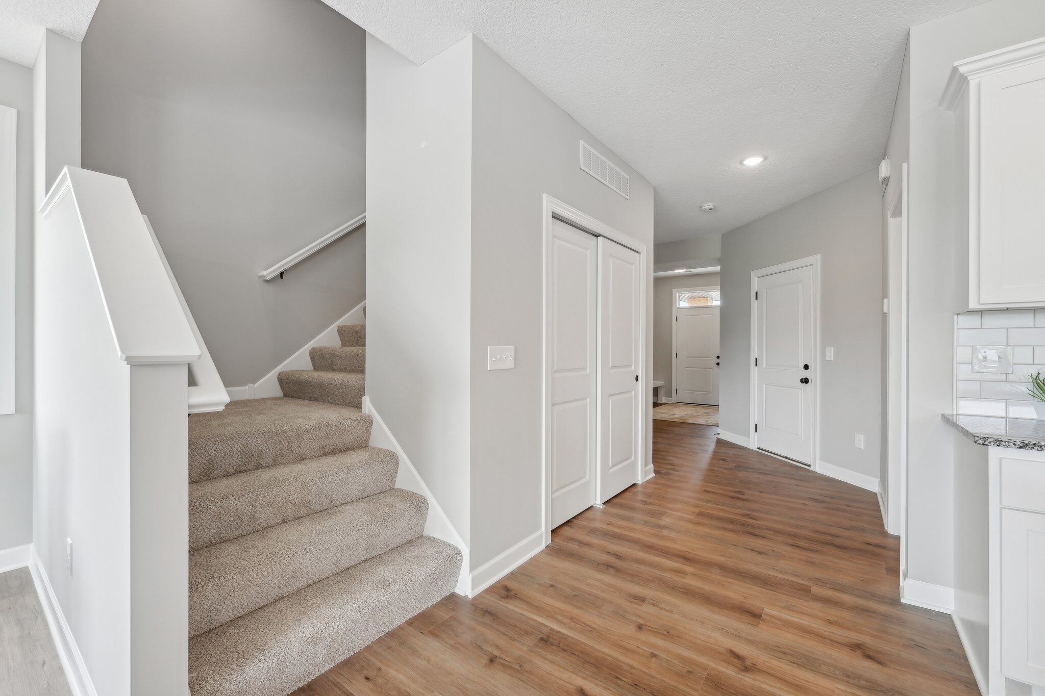 Lakewood Dr NE-020