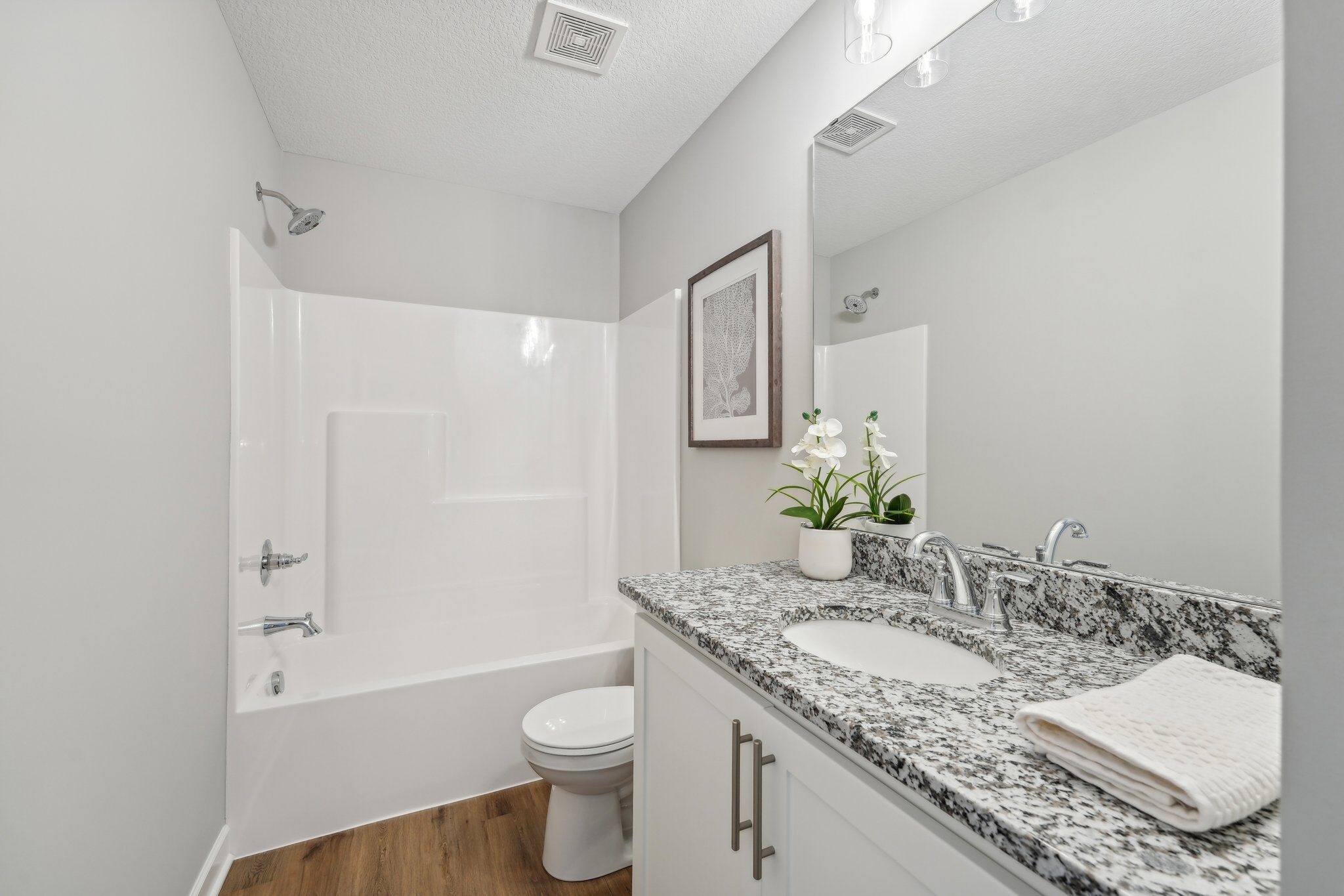 Lakewood Dr NE-028