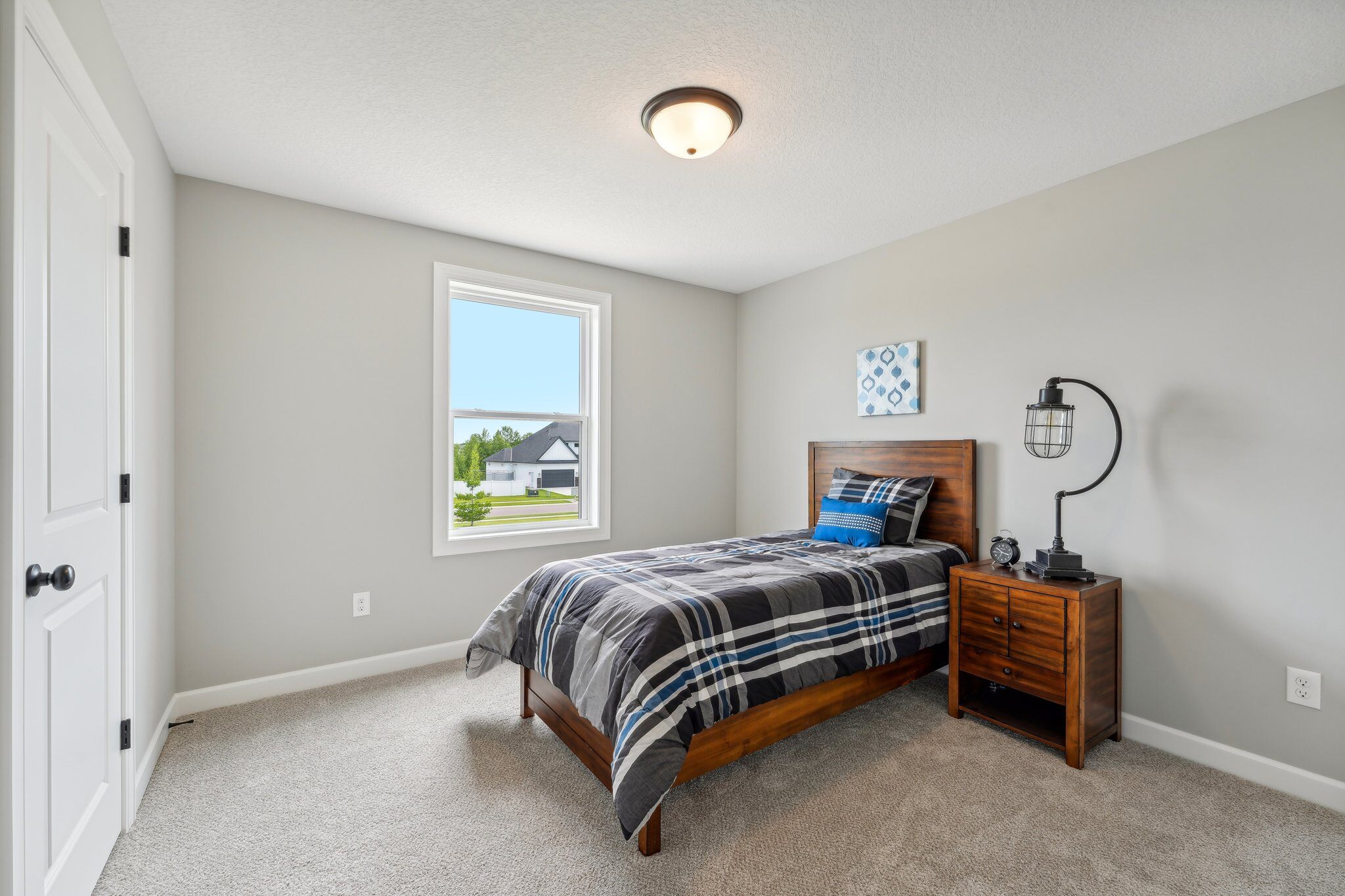 Lakewood Dr NE-030