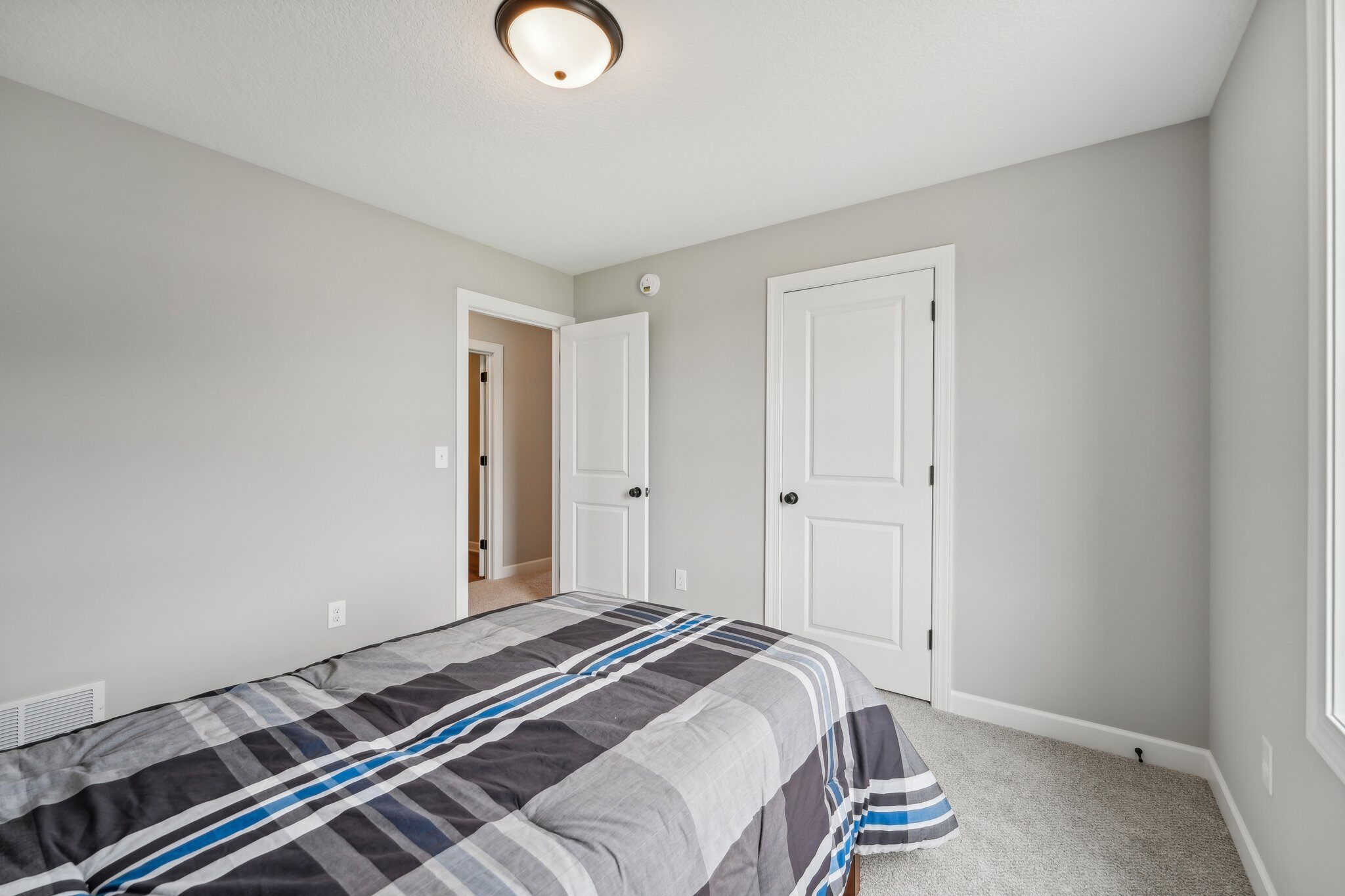 Lakewood Dr NE-031