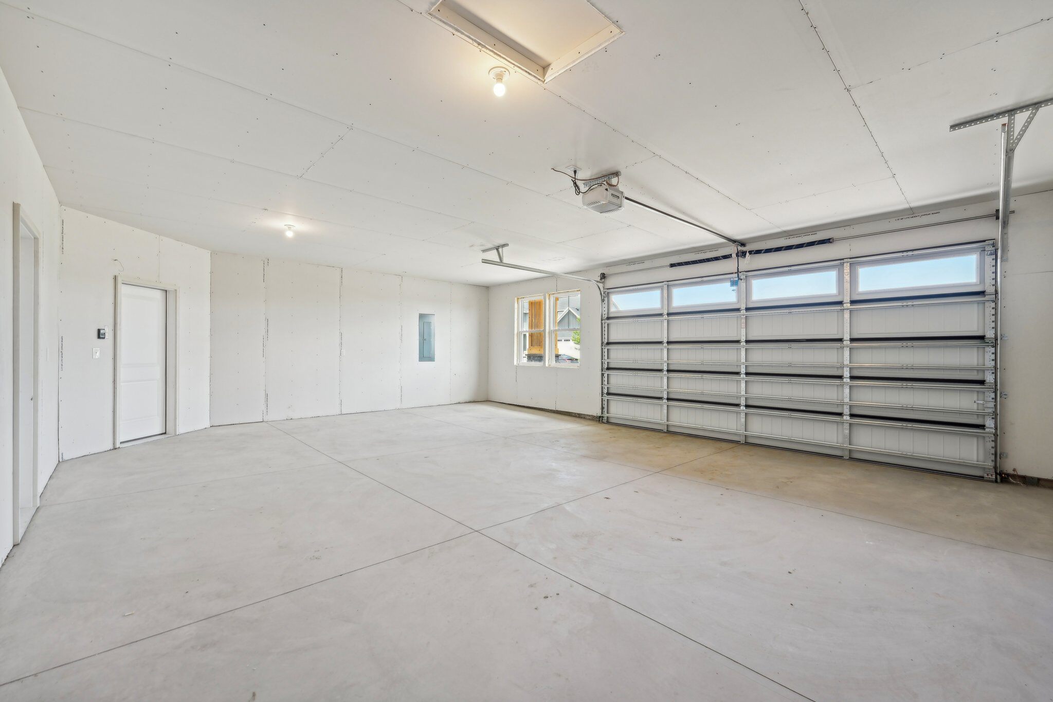 Lakewood Dr NE-038