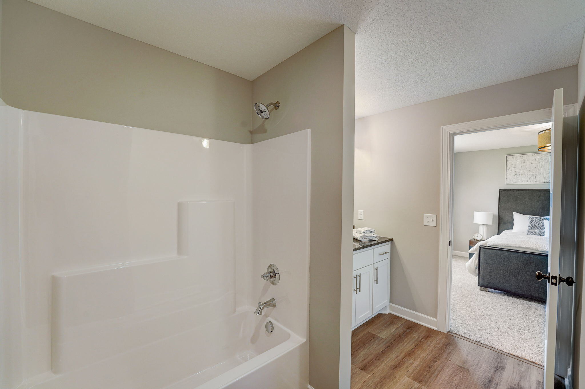 W Laketowne Dr-033